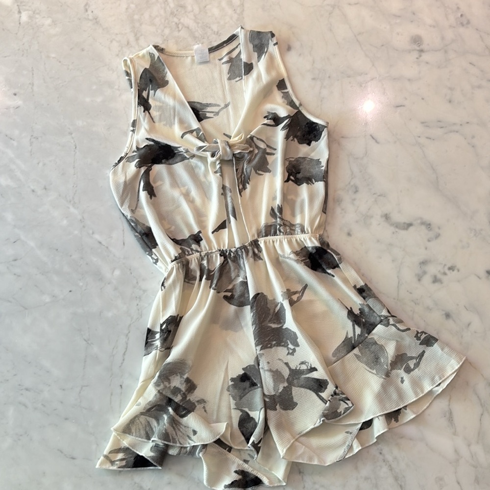 Style Shop Floral Ruffle Tie Front Romper - Size Small